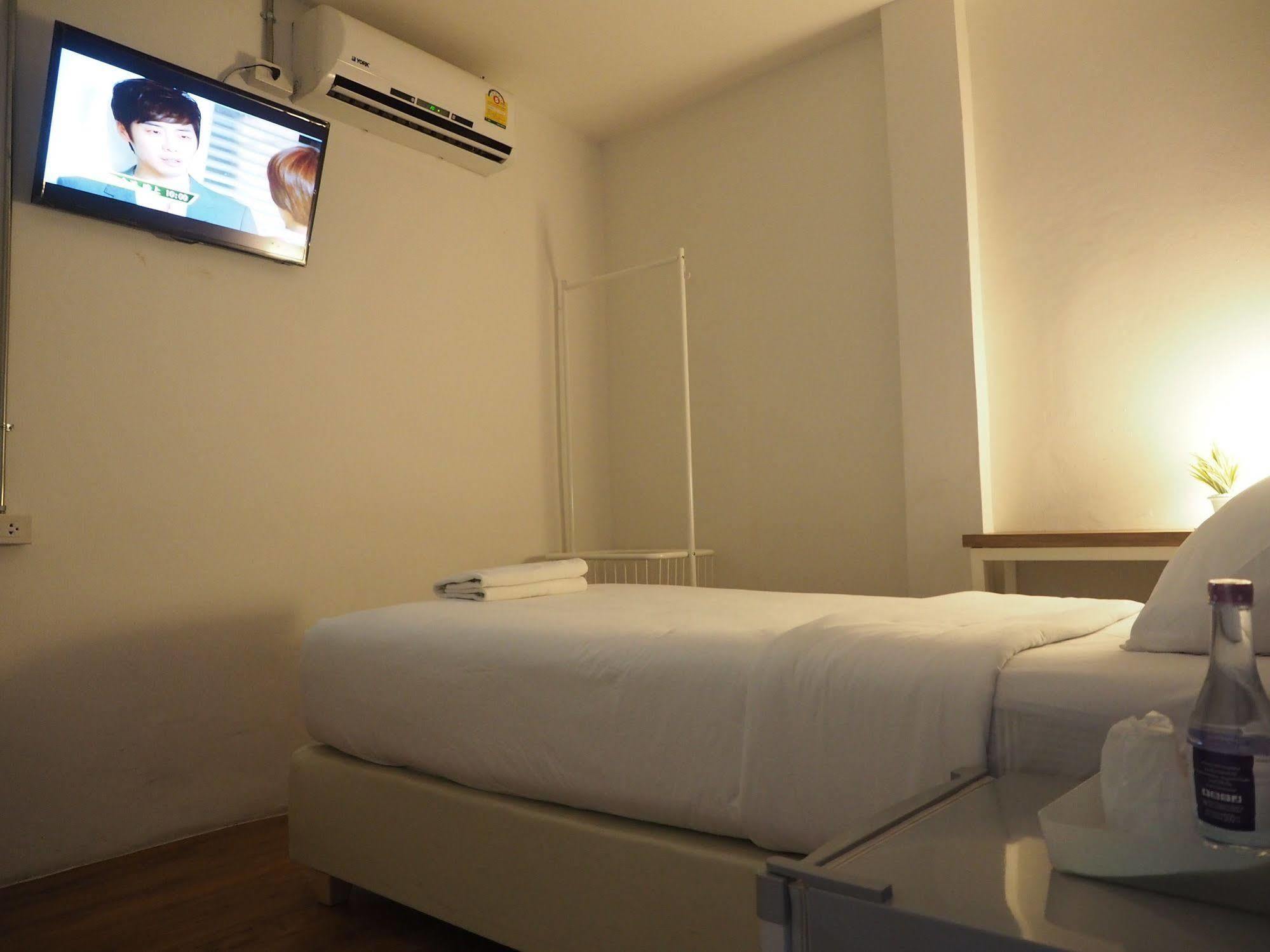63 Bangkok Hotel Экстерьер фото